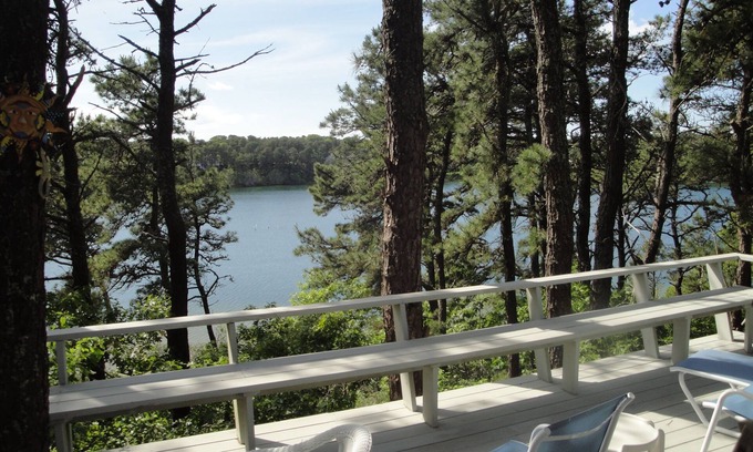West Chatham Cottage | Quaint 2 Bedroom Cottage Overlooking White Pond