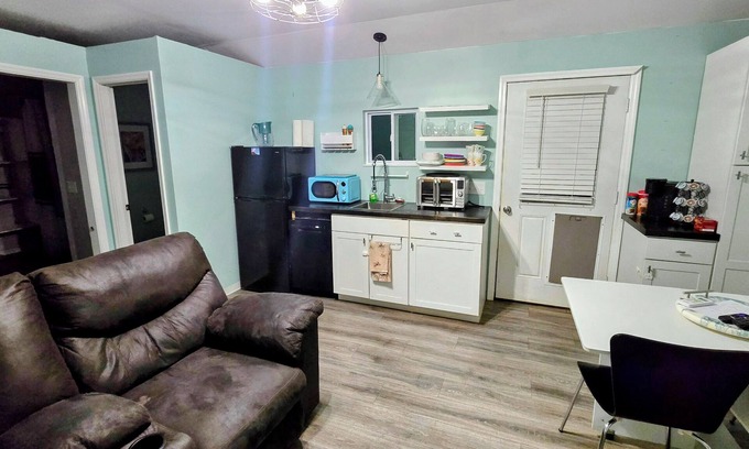 Brundidge House | Quaint Backyard Tiny House 1-bedroom with Fire Pit, WiFi, in quiet Brundidge