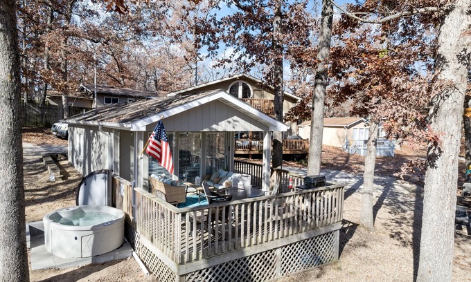 Sunrise Beach Cabin | Quaint Cabin-Hot Tub, Slip, Trailer Parking/Launch