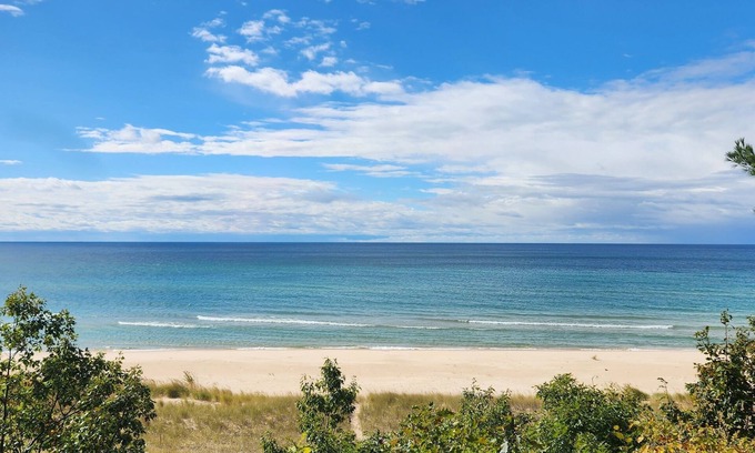 Shelby Cottage | Quaint, charming, CLEAN family cabin on Lake Michigan.