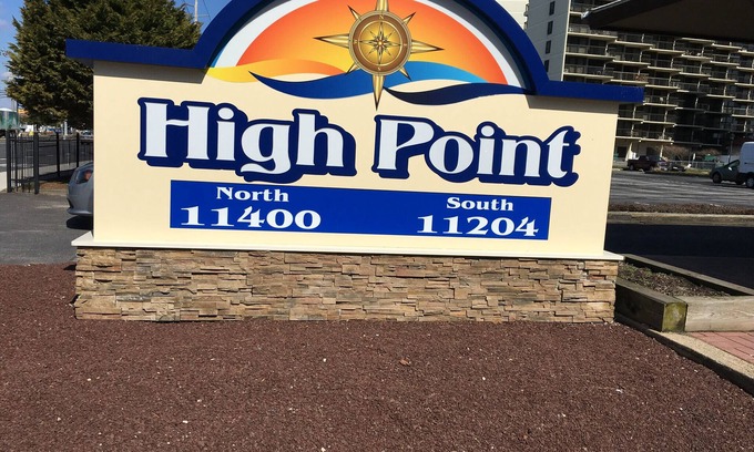 North Ocean City Condo | Quaint Condo On Beach & Bayview, steps to beach & pool. Full&mini wks available