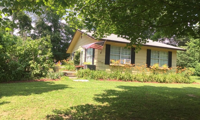 Fredericktown Cottage | Quaint Cottage ~ Close by the St. Francis River ~ Star Gazing is Spectacular ~