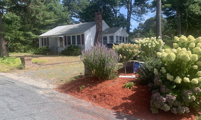 South Dennis House | Quaint Cottage Close to beaches and Restaurants