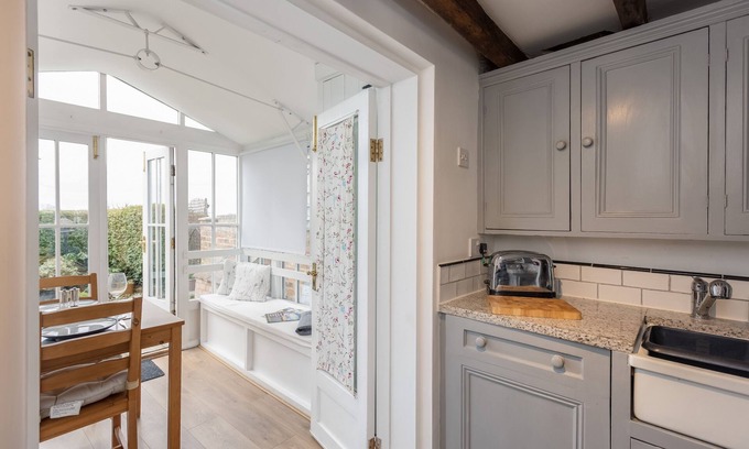 York Cottage | Quaint Cottage in Heart of North Yorkshire Village - Pet Friendly
