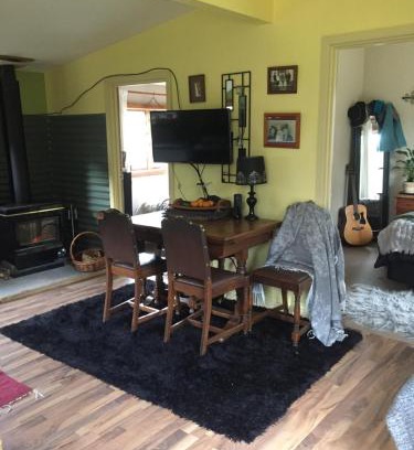 Motueka Valley Apartment | Quaint Country Cottage