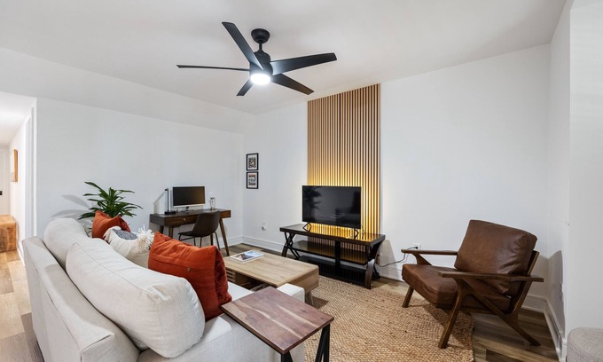 Downtown Apartment | Quaint & cozy living minutes from downtown Raleigh