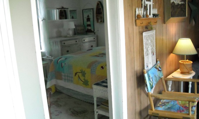 York Beach Cottage | Quaint & Cozy Maiden Voyage By The Sea , Steps from the ocean!