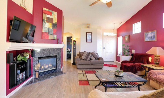 Sparks House | Quaint Cul-De-Sac Home - 14 Miles to Downtown Reno