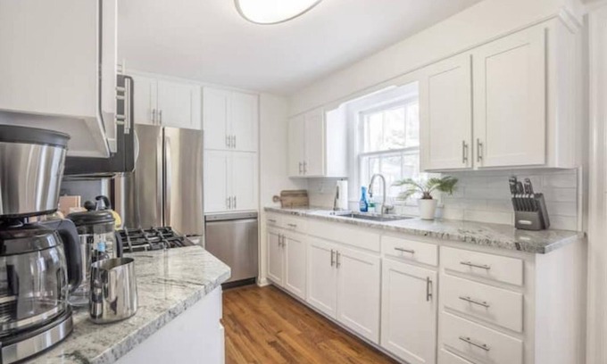 Prairie Village House | Quaint, dog-friendly Prairie Village Home!