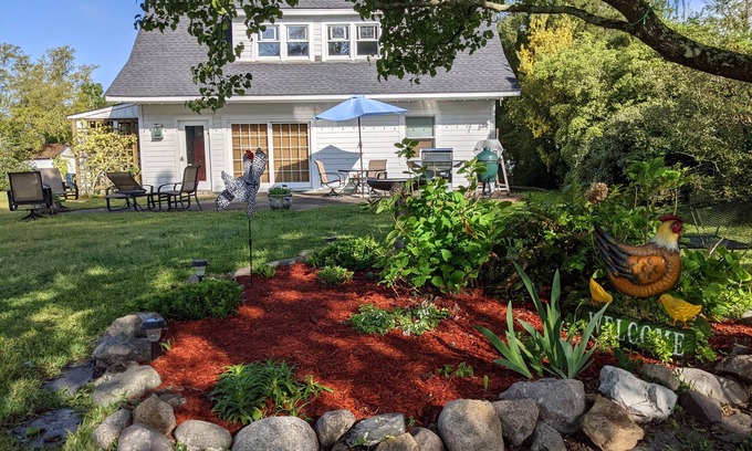 Morehead City House | Quaint ground floor guest house in historic Beaufort, NC.