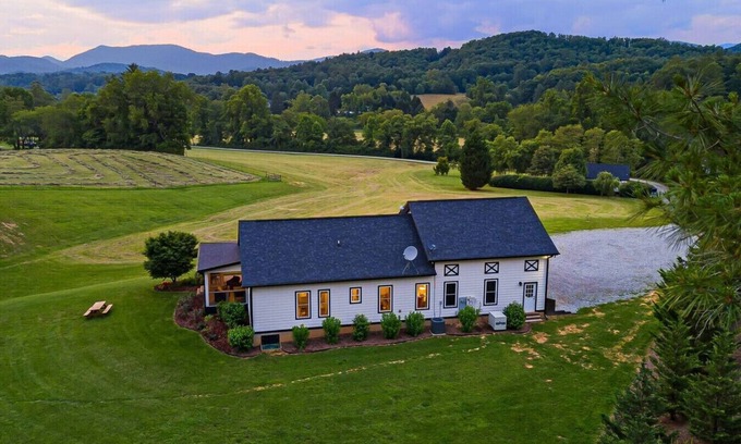 Fairview House | Quaint Home on Horse Farm, Gorgeous Views!