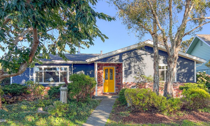Trinidad House | Quaint Home with Free WiFi & Yard - Close to Beaches & Redwood National Park