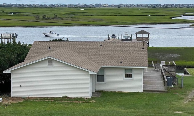 Hampstead House | Quaint Intracoastal waterway house with specular views!