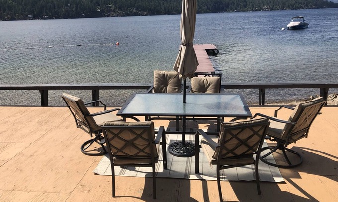 Christina Lake Cottage | Quaint Lakefront cottage that sleeps 10. Deck, hot tub and large fenced yard.