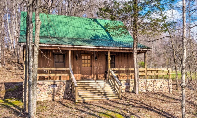 Hadley Cabin | Quaint 'Lakeside' Cabin w/Pond & Fire Pit!