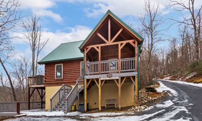 Elk Park Cabin | Quaint Log Cabin in Secluded Area