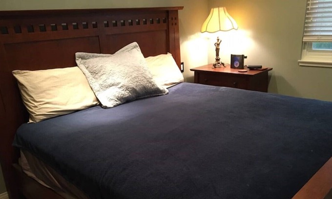 Simi Valley House | Quaint Lovely 2 Bedrooms House-Convenient located
