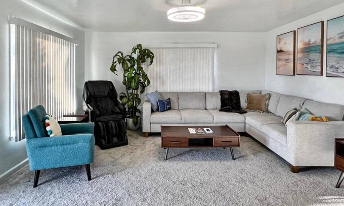 Ventura House | Quaint Mid-Century Cottage by the Coast