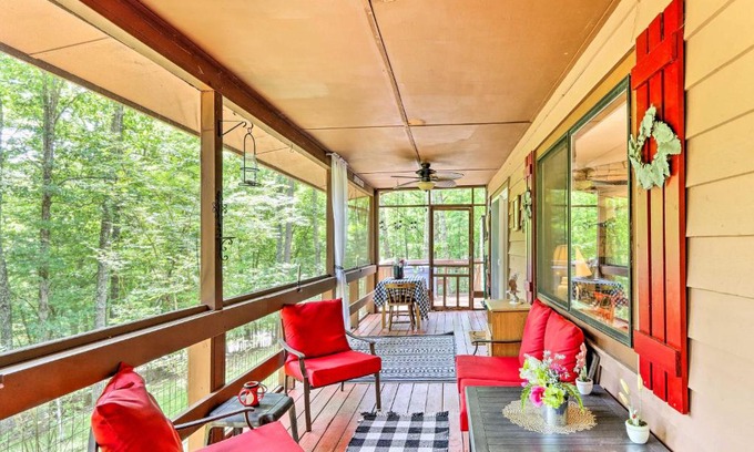 Murphy House | Quaint Murphy Cabin in Serene Wooded Setting!
