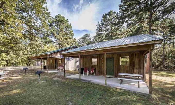 Eden Isle Cabin | Quaint One Bedroom Cabin Near Heber Springs Marina
