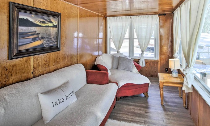 Shawano Cabin | Quaint & Pet-Friendly Cabin on Shawano Lake!