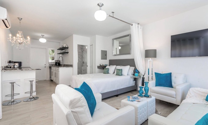 Delray Beach Apartment | Quaint Pool Studio Villa- Walk to All!