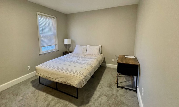 Little Italy Apartment | Quaint Private Room (L) Close to CWRU+UH