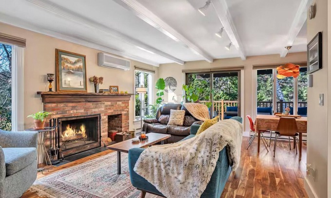 West Hartford Condo | Quaint Quechee Lakes Condo - walk to Lake Pinneo & the Clubhouse!