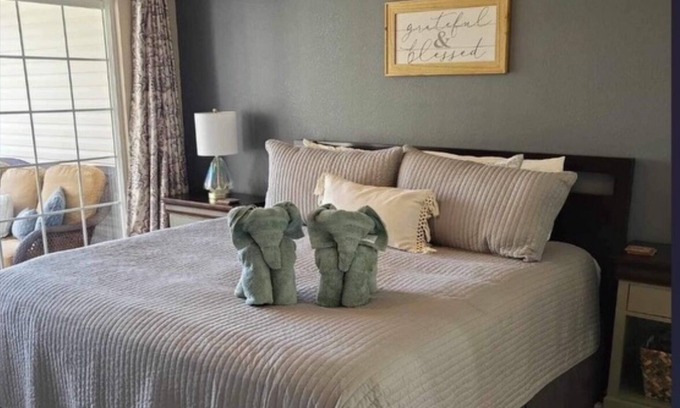 Lake Ozark Condo | Quaint, Quiet, Comfortable Condo in the Heart of Lake Ozark, Missouri