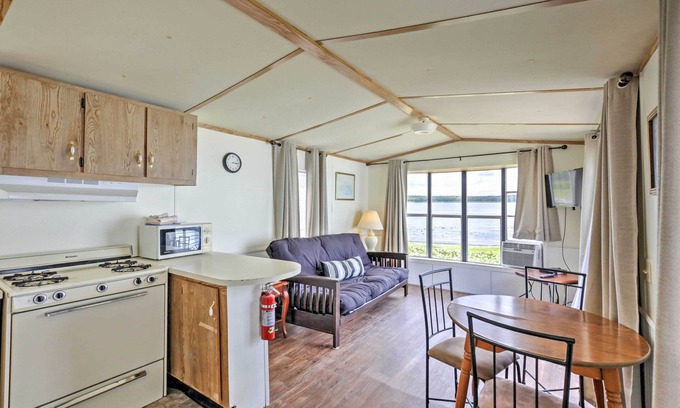 Silver Springs Cabin | Quaint Silver Springs Cabin w/Direct Lake Access!