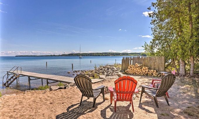Suttons Bay Apartment | Quaint Studio w/Shared Beach: Walk to Suttons Bay