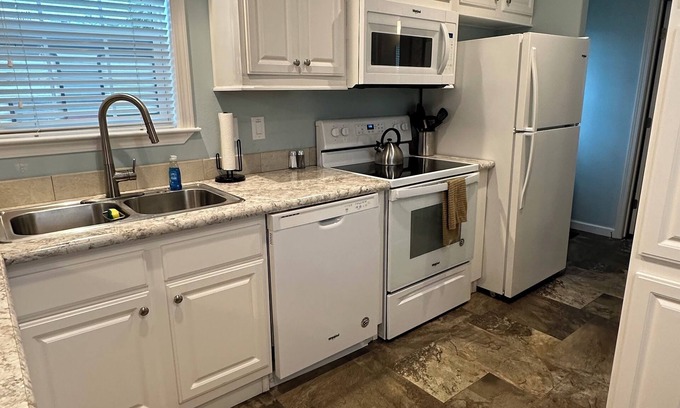 Deltona Lakes House | Quaint Tiny Home in RV Resort