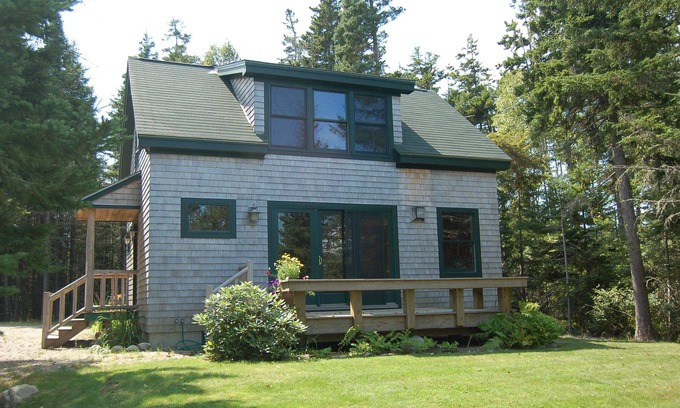 Manset Cabin | Quaint Waterfront Cabin - perfect for two
