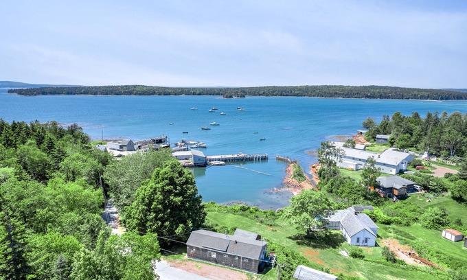 South Gouldsboro House | Quaint waterfront bungalow on Schoodic Peninsula.