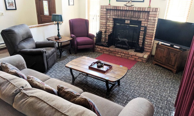 Pinetop Villa | Quality Hill Resort Villa, luxury vacation town home, sleeps six