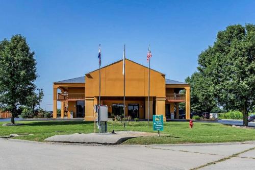 Charleston Hotel | Quality Inn Charleston - Sikeston