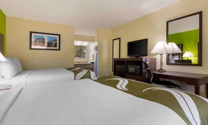 Cleveland Hotel | Quality Inn Cleveland North
