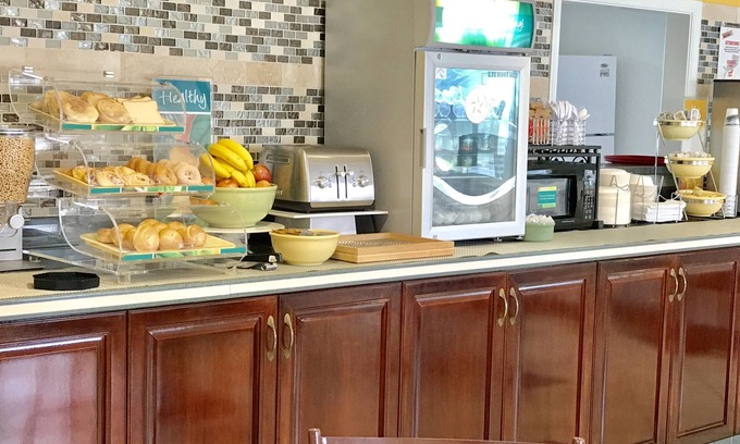 Northwest Hotel | Quality Inn Little Creek