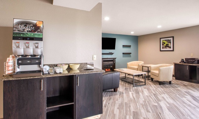 Madison Hotel | Quality Inn Madison West Near University Area