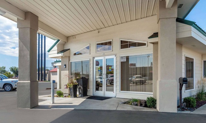 Ontario Hotel | Quality Inn Ontario