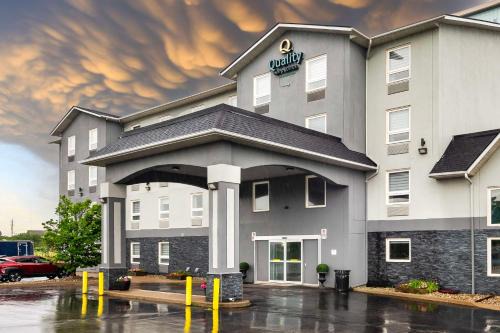 Grimsby Hotel | Quality Inn & Suites