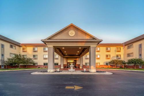 Hannibal Hotel | Quality Inn & Suites Hannibal West