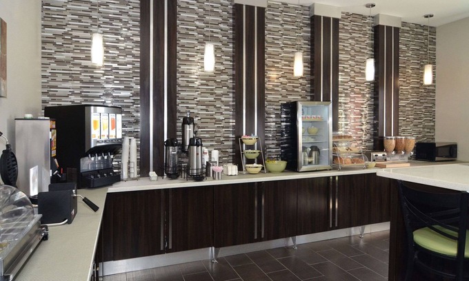 Kenedy Hotel | Quality Inn & Suites Kenedy - Karnes City
