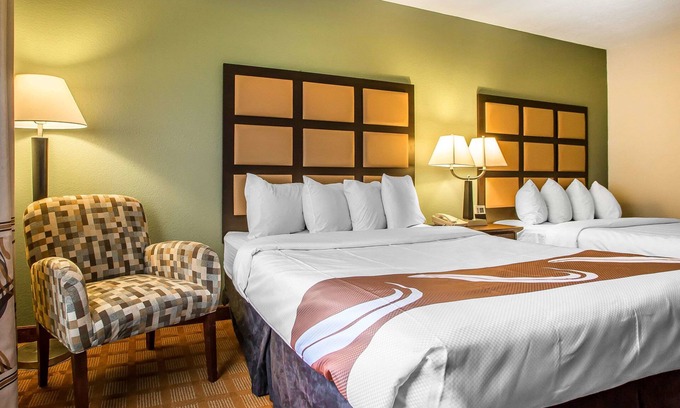 Marinette Hotel | Quality Inn & Suites Marinette