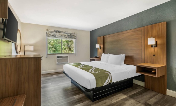 Greenbrier West Hotel | Quality Inn