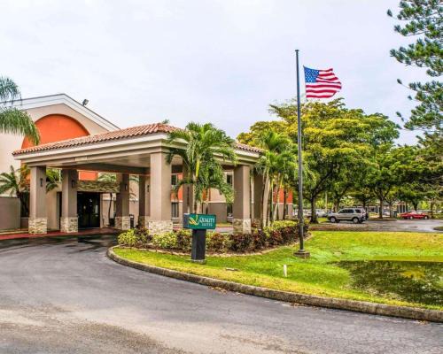 Biggar Hotel | Quality Suites Fort Myers I-75