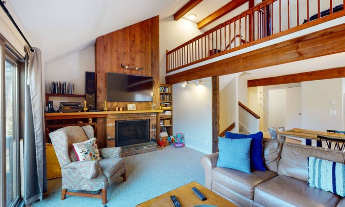 West Hartford Condo | Quechee Ski Hill home - steps to slopes - mountain views, AC & W/D