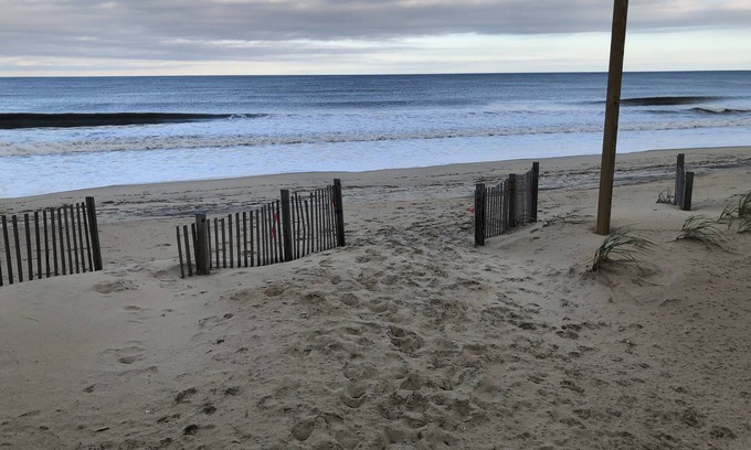 Kitty Hawk Cottage | Queen Anne's Revenge At The Beach 3 Bedroom Cottage by RedAwning