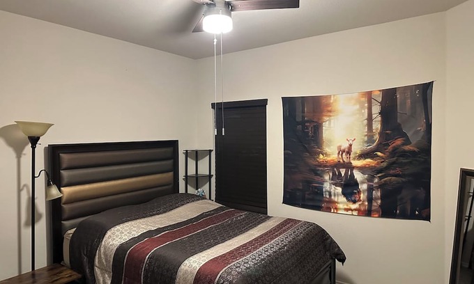 San Antonio House | Queen Bed - Comfortable Workspace - Cozy Loft