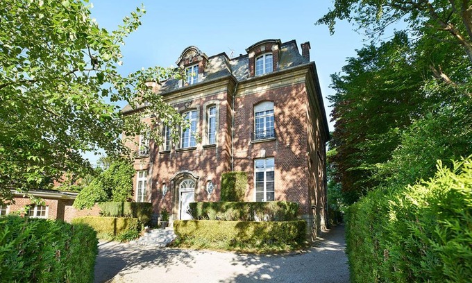 Sart-Babylone Bed & Breakfast | Queen Christine